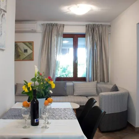 Apartmán Apartments With Parking Space Pula - 27712 Pula